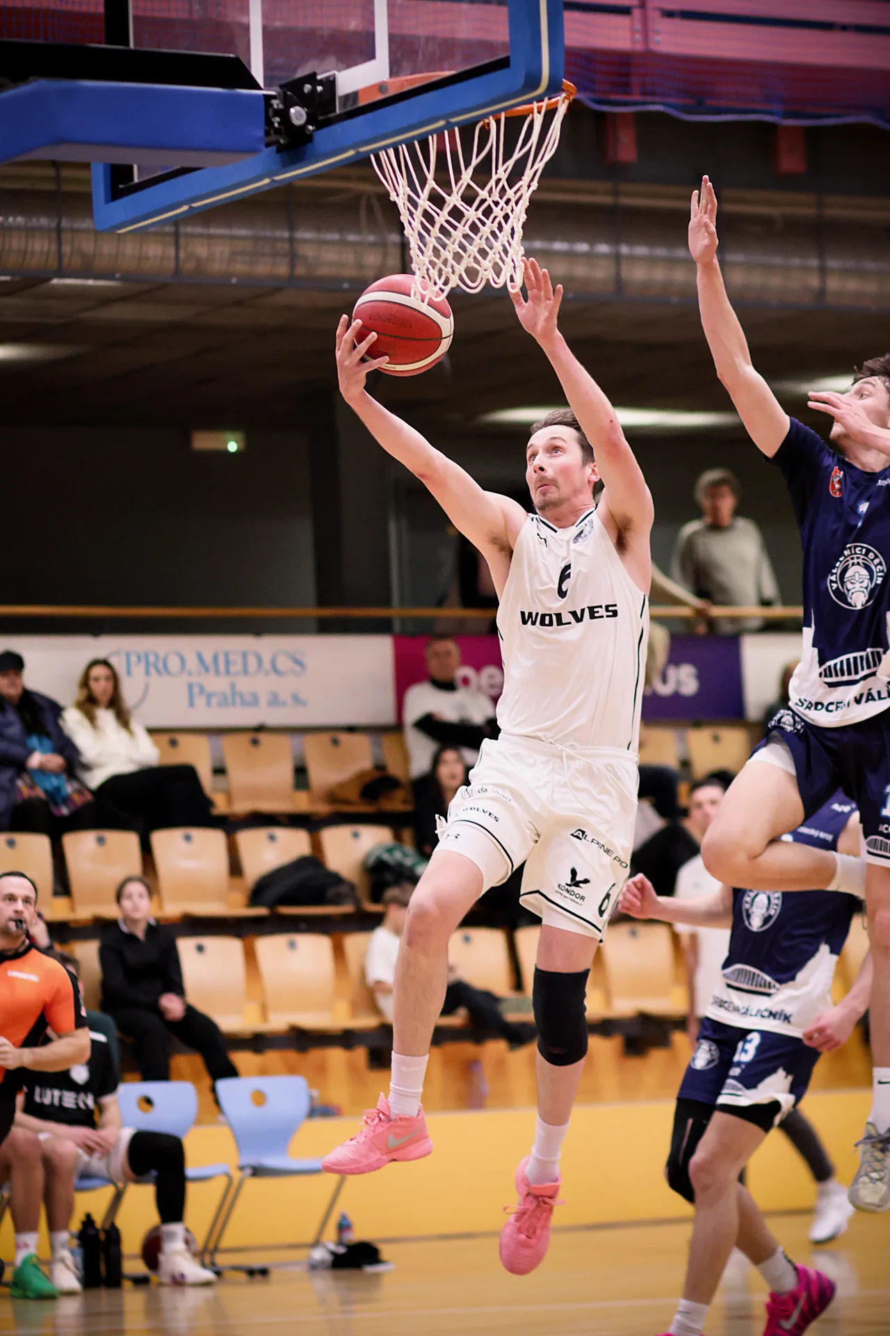 Tomáš Bělohradský v dresu Wolves – zakončení