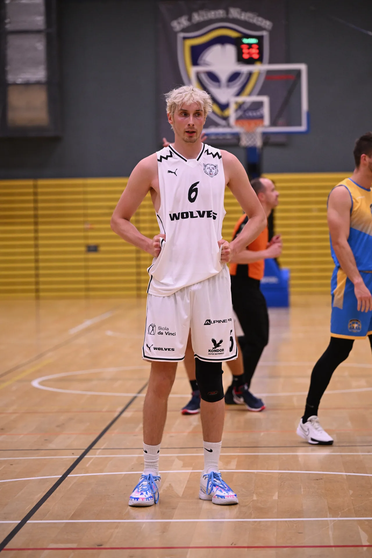 Tomáš Bělohradský v dresu Wolves – na palubovce