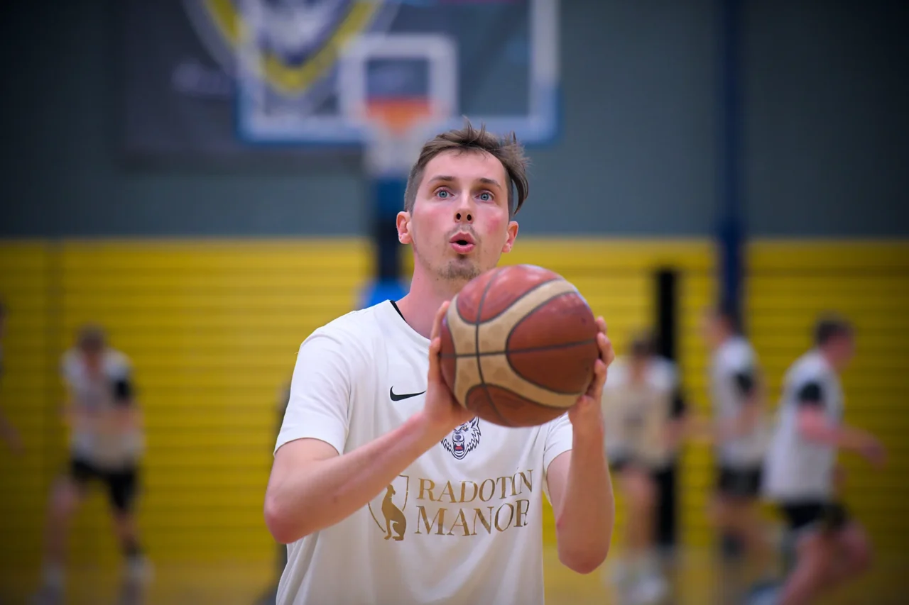 Tomáš Bělohradský v dresu Wolves – trestný hod