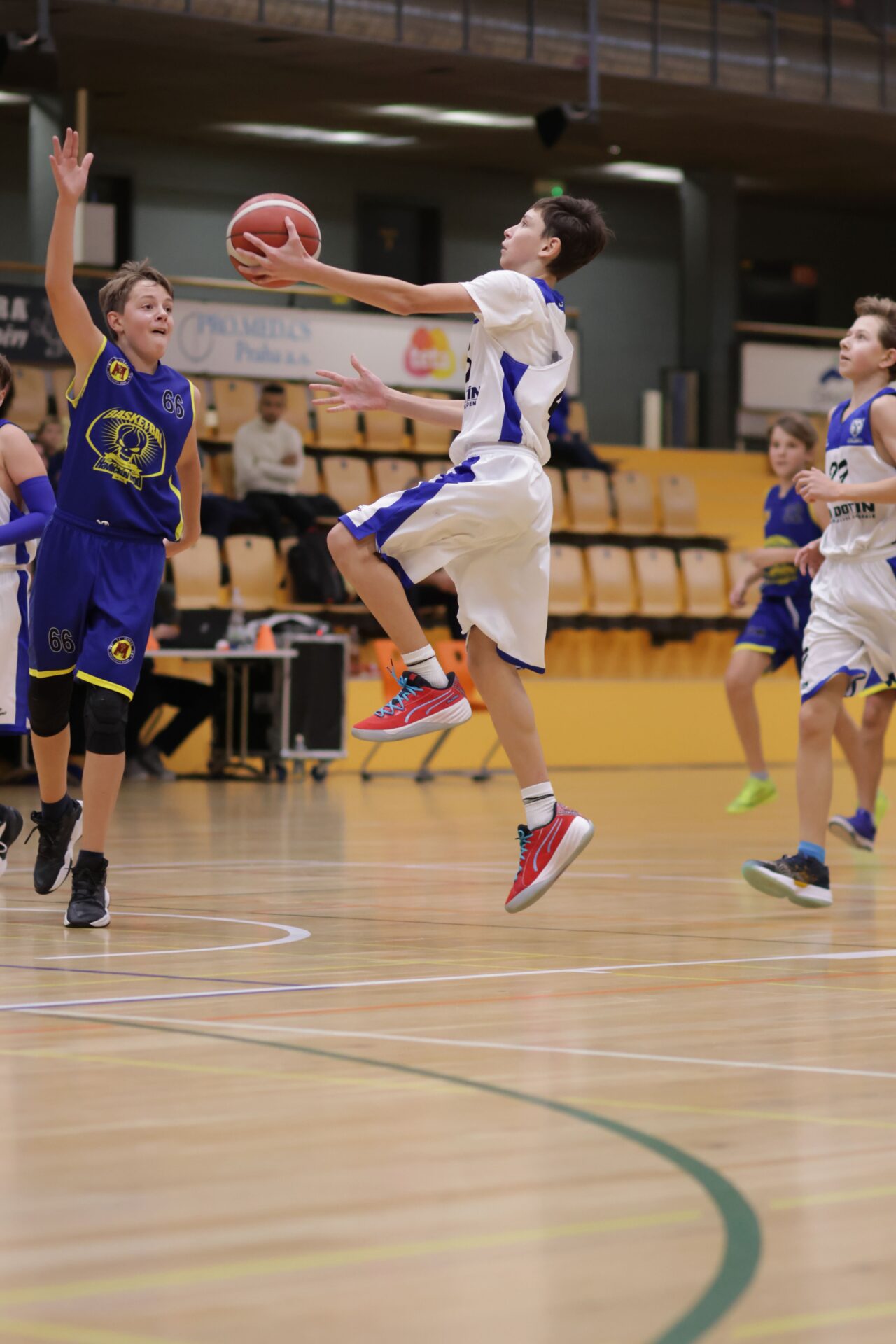 Šimon Tesárek na domací palubovce